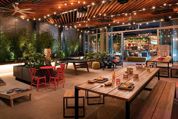 Bar Moxy