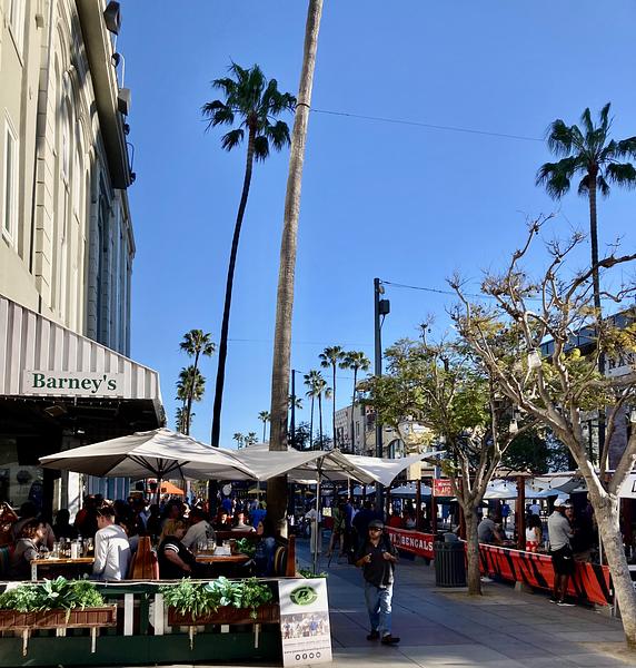 Barney’s Beanery Santa Monica