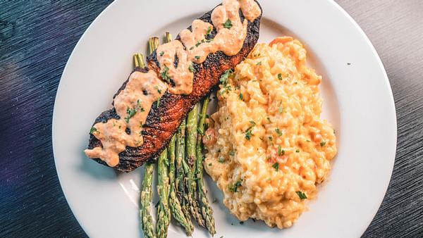 Metropolitan Bar & Grill