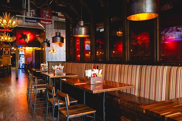 Uncle Buck’s | Dinner, Drinks, & Dancing