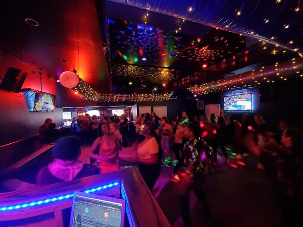 Nobles Bar And Grill