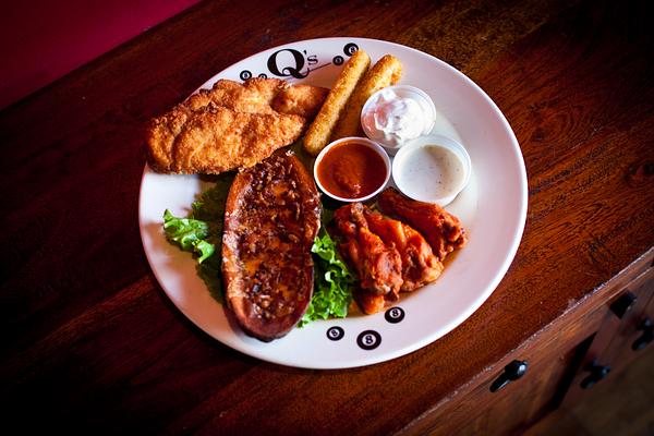 Q's Billiard Club & Restaurant