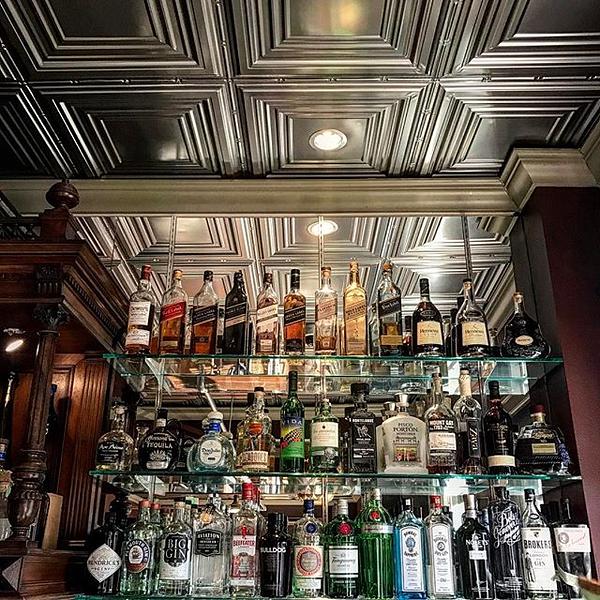 The Tin Lizzie Lounge