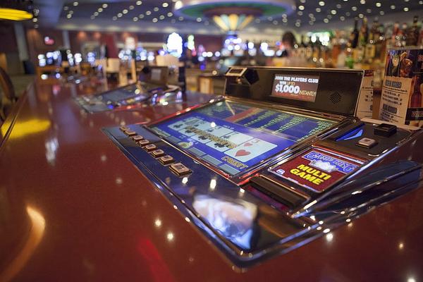 Center Bar at Calder Casino