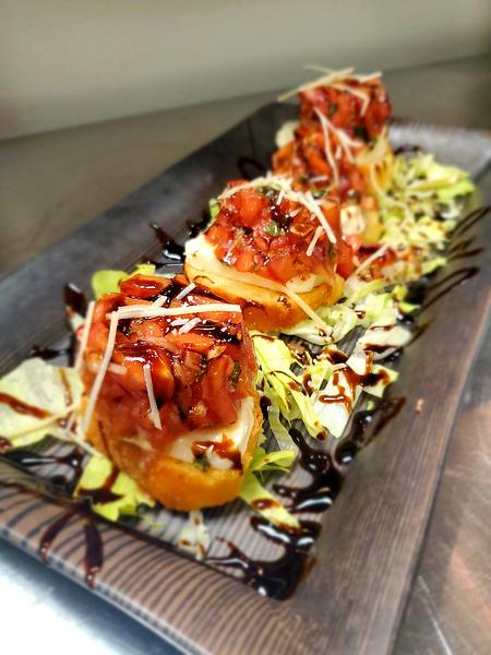 Niko's Tavern - Elgin