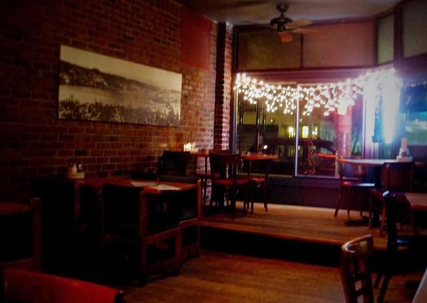 Pazzo's on Eastlake Restaurant and Bar