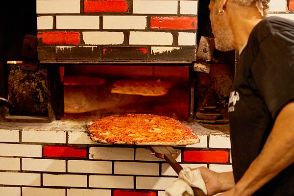 Sally's Apizza