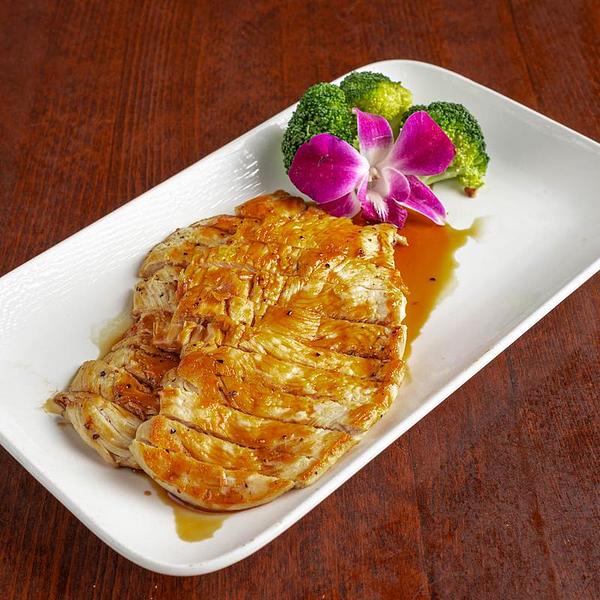 Umi Japanese Steakhouse & Sushi Lounge