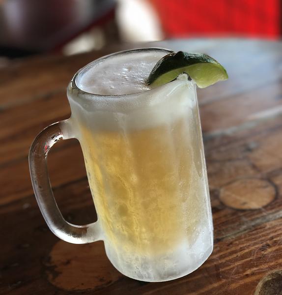 Ojos Locos Sports Cantina - Mesa