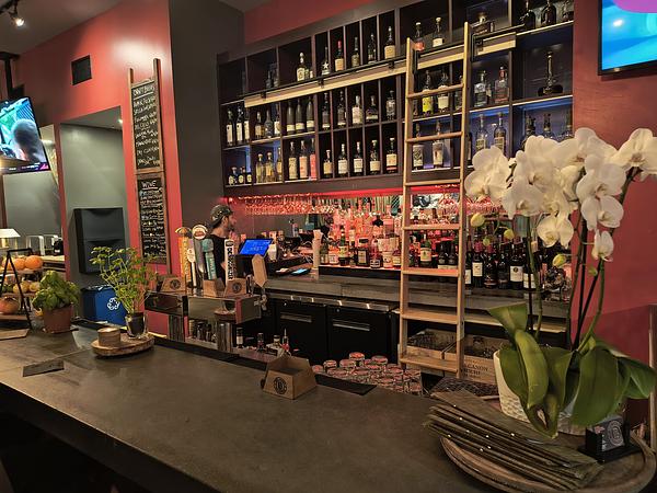 Beta Lounge Bar & Kitchen