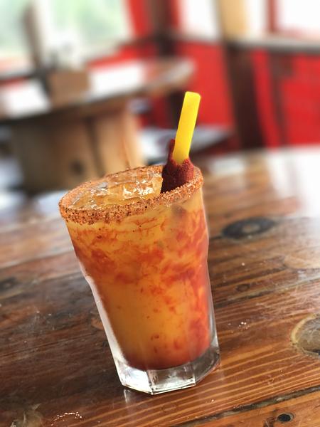 Ojos Locos Sports Cantina - Mesa